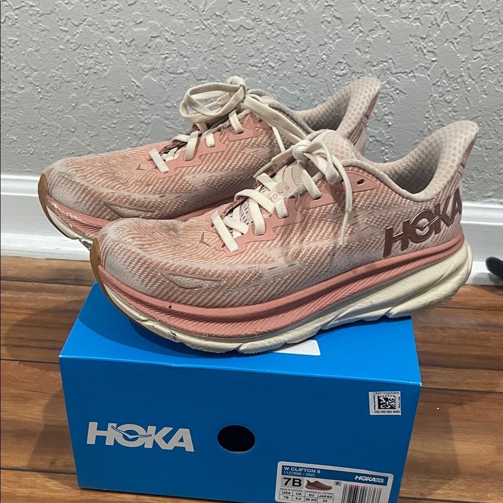 Hoka Clifton 9 Women's Blush sneakers 7B